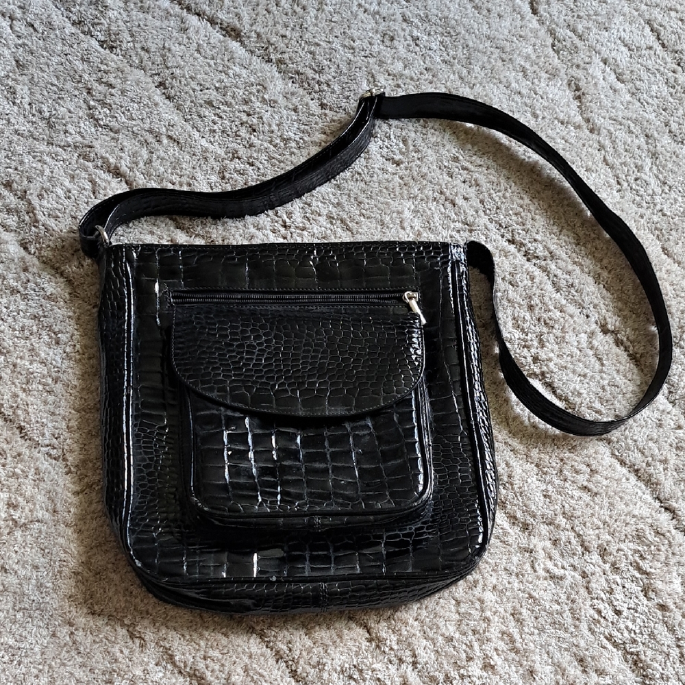Elegant Black Crocodile-Embossed Shoulder Bag